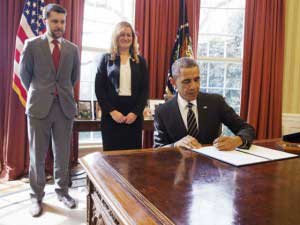 Obama Signs Order To Cut US Government Greenhouse Gas Emissions 1 Obama_Signs_Order_To_Cut_Government_Greenhouse_Gas_Emissions