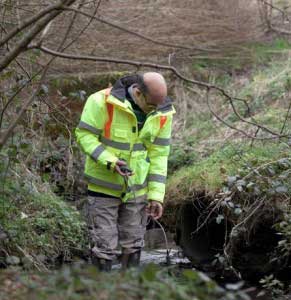 Glow-In-The-Dark Tampons Can Detect Water Pollution In Rivers And Lakes 1 Tampons_Detect_Water_Pollution