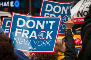 Environmental Movement Is Having a Real Impact in the US, Study Finds 1 dont_frack_New_York_rally