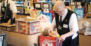 Reusable Bags: They Save Money and are Good for the Environment 2 grocery_store_worker_bagging