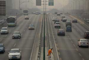 China Wants Cleaner Air — Without An Environmental Movement 1 road_worker_picks_up_trash_in_smoggy_Beijing