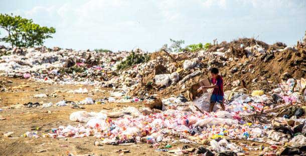 Attention Retailers: You’re Green is Showing (and That’s a Good Thing!) 1 plastic_bags_in_landfill